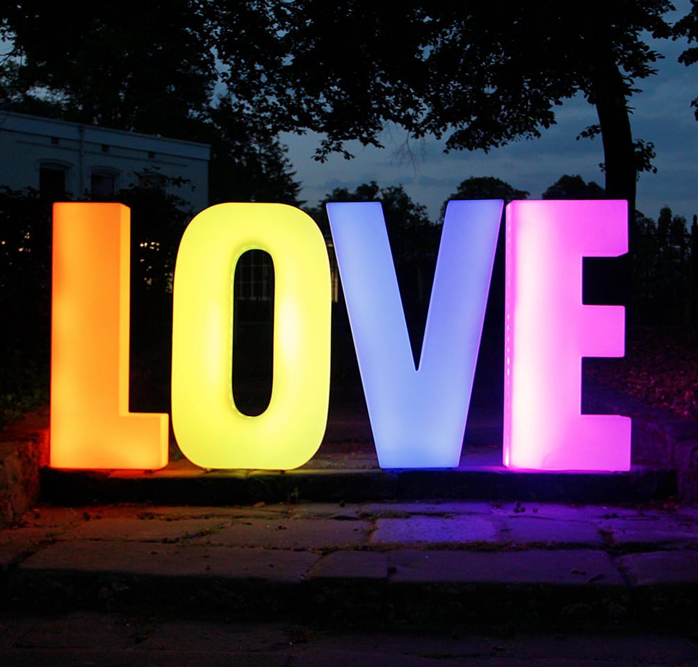 Dakloos Vul in hoogtepunt LED Letters "LOVE" voor jullie bruiloft of feest- Uniek in Nederland